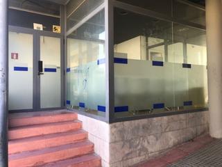 Lloguer Local Comercial a Plaça lledoner 6. Local comercial de 60 m2 en planta baja, totalmente acabado con