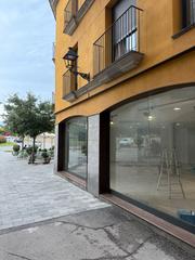 Lloguer Local Comercial  Plaça lledoner. Local comercial en el centro de torroella de montgrí