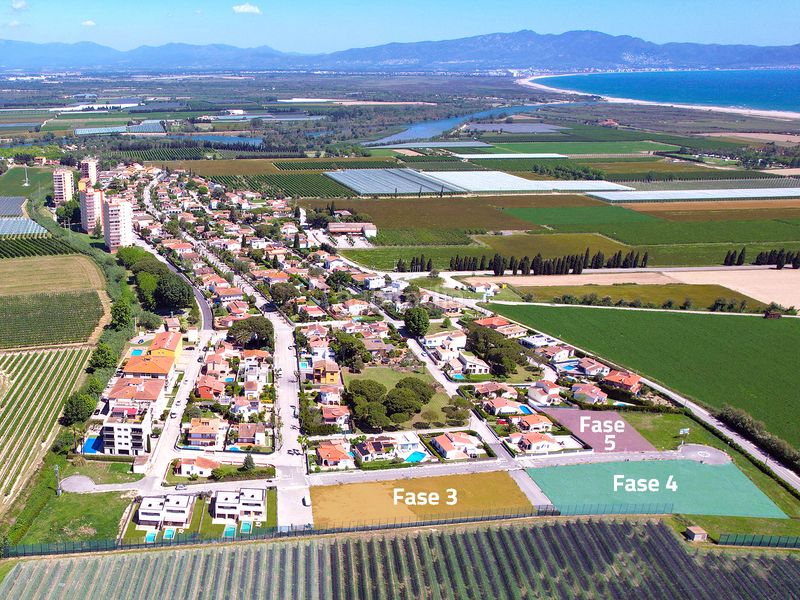 Foto 916c72d6-58e3-4316-aa83-e3acdf450114. Chalet in carrer nemesi solà 73 in Sant Pere Pescador