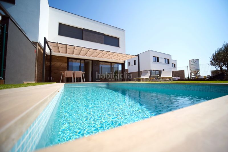 Foto b0ede6ff-a19f-469a-88a1-9927c4d680fa. Chalet in carrer nemesi solà 73 in Sant Pere Pescador