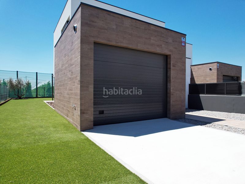 Foto bdd05160-a82a-4f70-bd78-790b814c56a6. Chalet in carrer nemesi solà 73 in Sant Pere Pescador