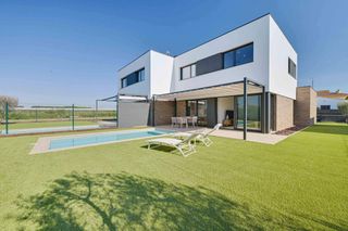 Xalet a Carrer nemesi sol� 73. Chalet  de nueva construcci�n con jardin y piscina