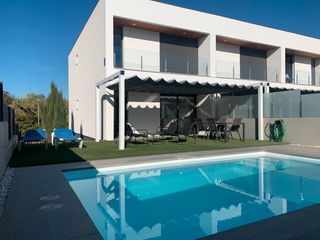 Rent Chalet in Carrer de l'albera 93. Alquiler temporal casa totalmente amueblada y equipada, con jard