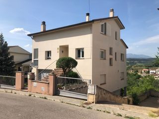 Chalet  Carrer serrat d'en mingo. Casa - chalet en venta, con 5 dormitorios, 2 baos, garaje y jar