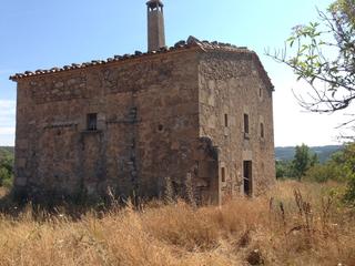Masia a Pinell de Solsonès. Finca rústica en venta, con casa - masia a reformar y 5 ha de te