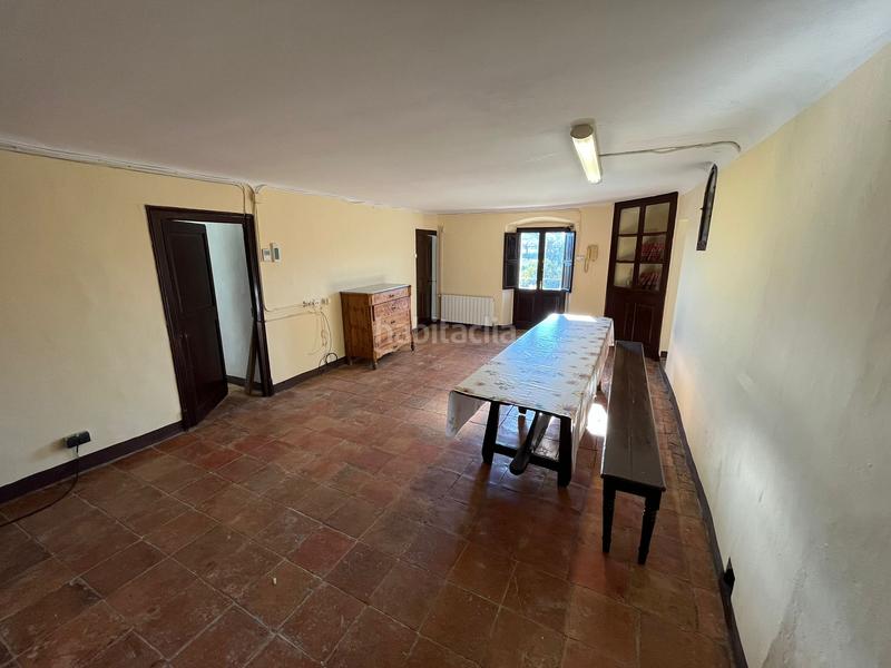 Foto 2200f7f7-4a0f-40d6-964c-d673b8847594. Masia amb xemeneia calefacció aparcament a Sant Mateu de Bages