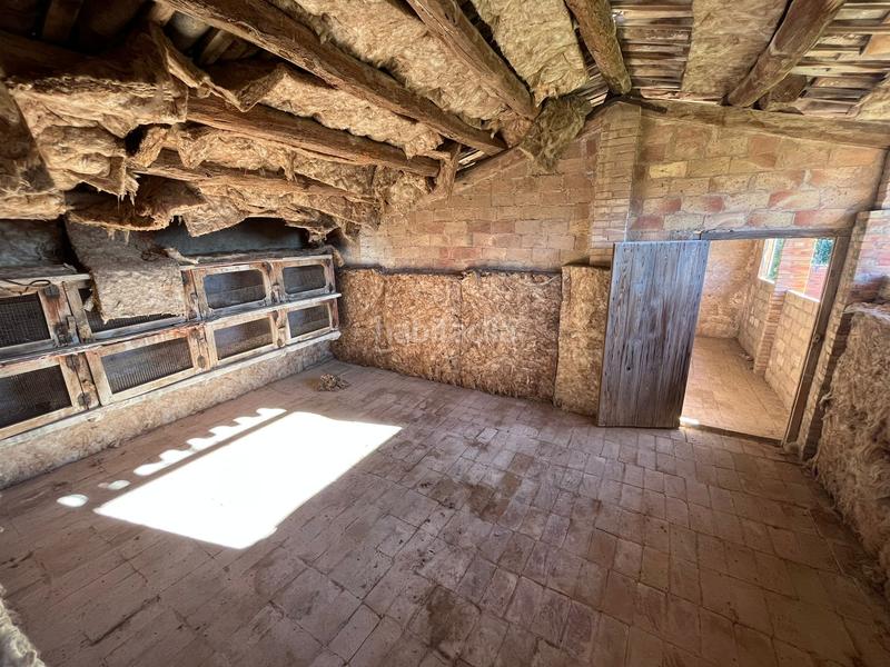 Foto 469c77d7-51cc-48e2-84ce-ab34f065e145. Masia amb xemeneia calefacció aparcament a Sant Mateu de Bages