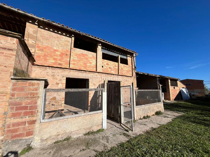 Foto 4c9e35fc-3565-40e6-8257-bac44c17faf4. Masia amb xemeneia calefacció aparcament a Sant Mateu de Bages