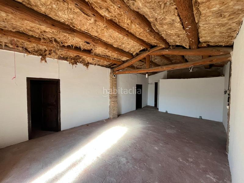 Foto 772ff0d4-19f3-469a-abaa-0c82103f96ea. Masia amb xemeneia calefacció aparcament a Sant Mateu de Bages