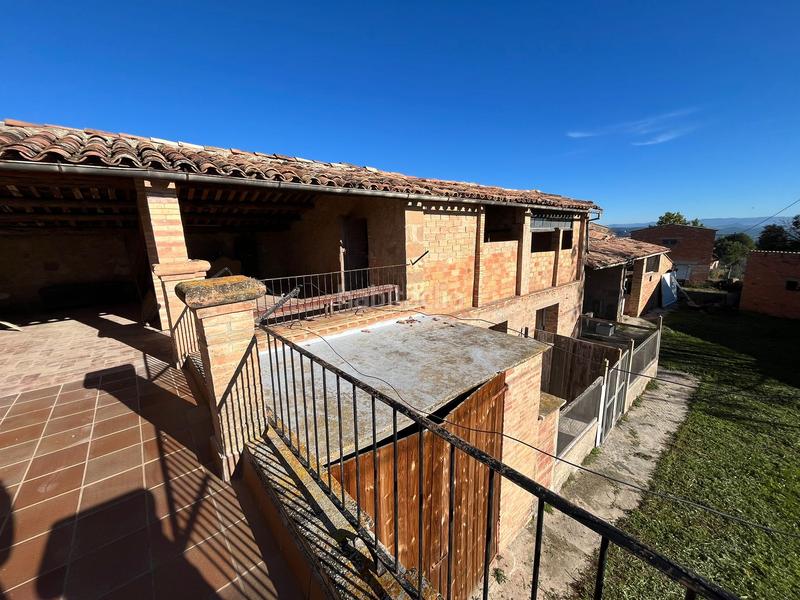 Foto 7737b98f-baf4-4c75-ba0c-33509bcd8d33. Masia amb xemeneia calefacció aparcament a Sant Mateu de Bages