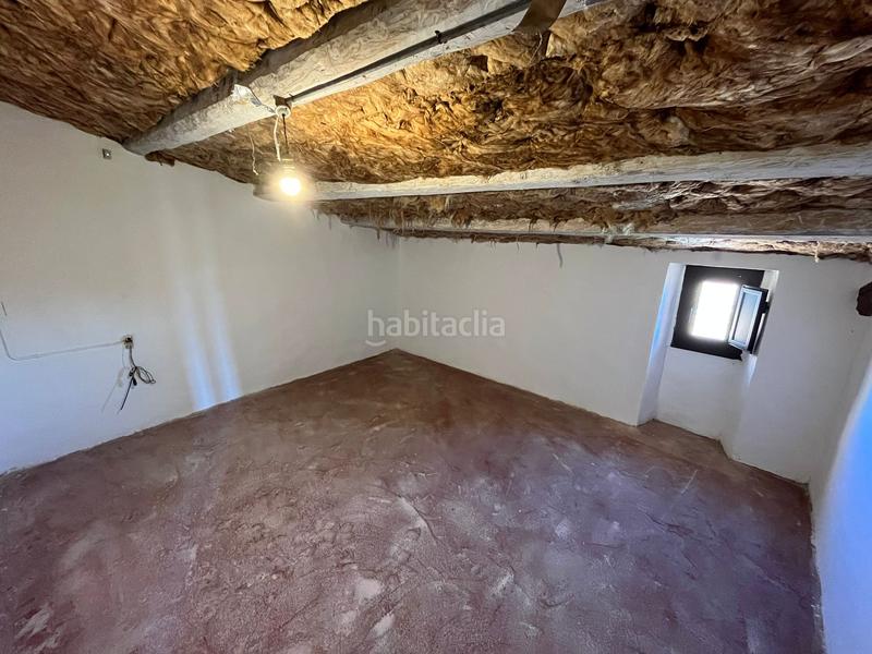 Foto bc9fe677-4d98-4016-94e4-4083568bc78a. Masia amb xemeneia calefacció aparcament a Sant Mateu de Bages