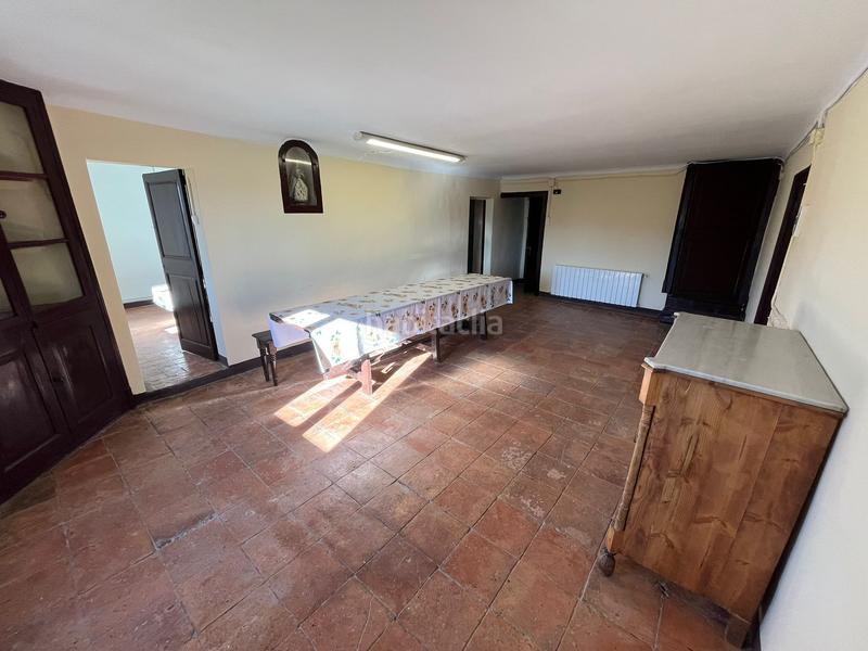 Foto bd525f52-980a-4787-a7d1-de2e19bf0c6c. Masia amb xemeneia calefacció aparcament a Sant Mateu de Bages