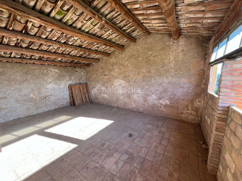 Foto d00cc4db-5ec6-49f7-b704-65729f78c60b. Masia amb xemeneia calefacció aparcament a Sant Mateu de Bages