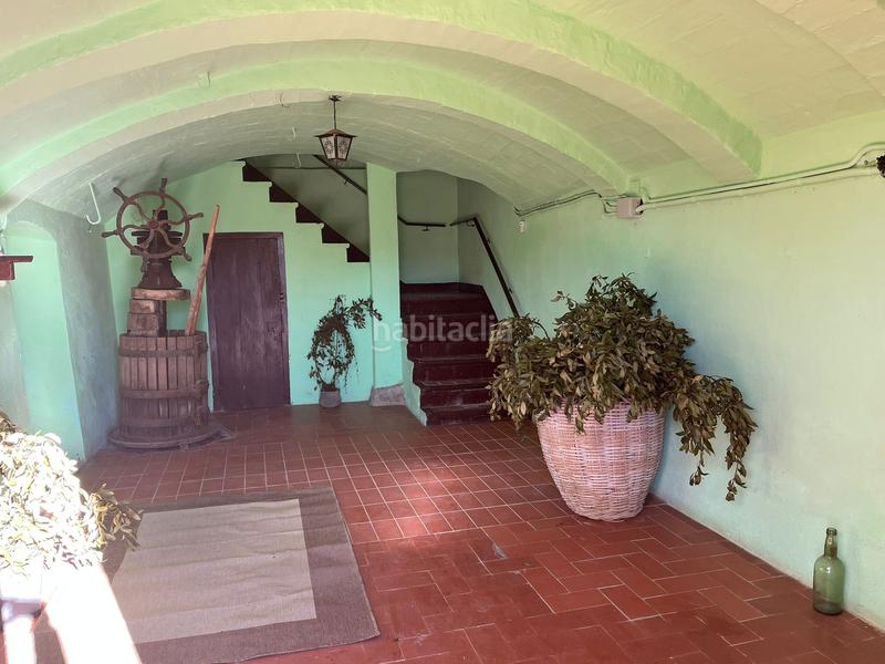 Foto dd3bb3c9-806e-4ca8-a5b1-d381ca00de0e. Masia amb xemeneia calefacció aparcament a Sant Mateu de Bages