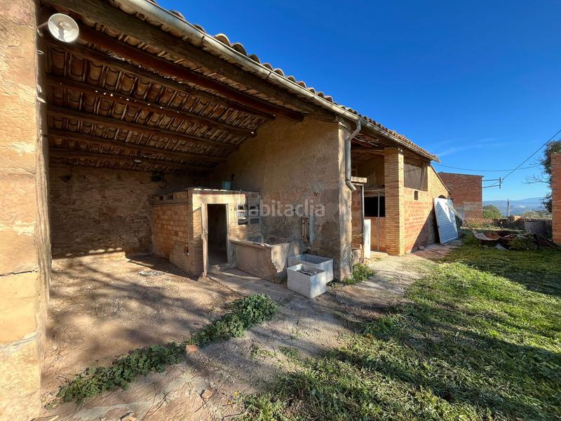 Foto e1696d6e-90e6-4f45-84e9-85b2e352793c. Masia amb xemeneia calefacció aparcament a Sant Mateu de Bages