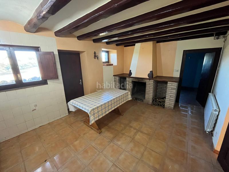 Foto f3067cf6-9364-4ddf-9d84-b246d0b2833a. Masia amb xemeneia calefacció aparcament a Sant Mateu de Bages