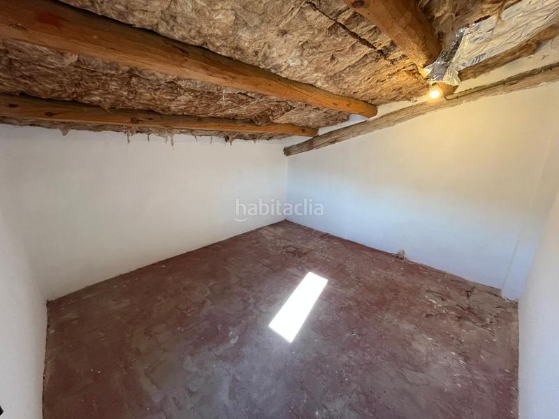 Foto f57b6541-4ca6-44d9-8e18-19afdcc8480e. Masia amb xemeneia calefacció aparcament a Sant Mateu de Bages