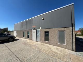 Bâtiment à usage industriel  Carrer president tarradelles. Nave industrila – local comercial en venta en cervera