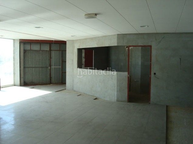 Foto 48216682-ec26-4c6b-a1f2-0d97fe0c737c. Local comercial a Balaguer