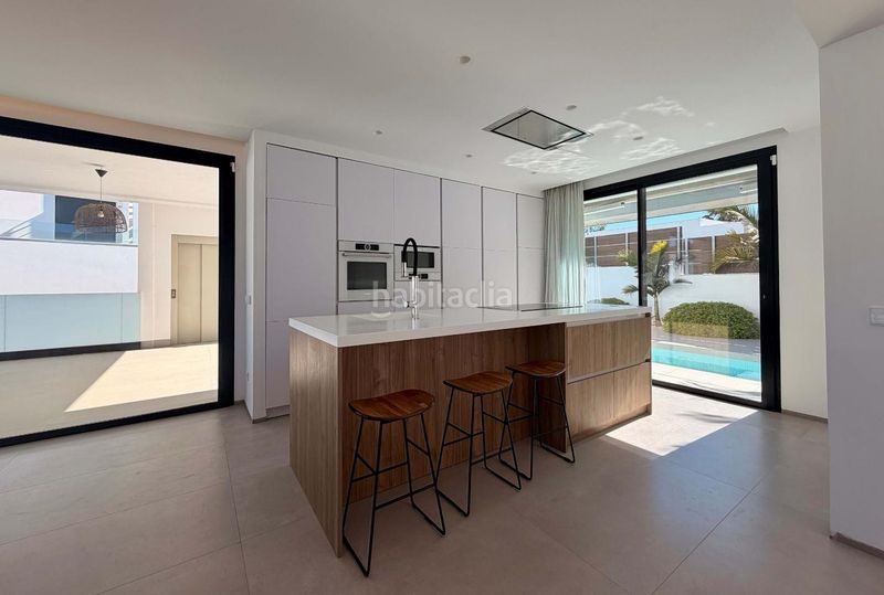 Foto b5e92c53-2769-4e25-9edb-e4d6e007abcf. Casa aparellada amb aparcament piscina a Jesús Santa Eulària