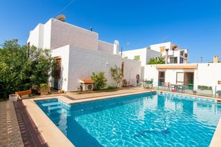 Casa a Puig d´en Valls. Chalet con encanto en zona residencial de ibiza
