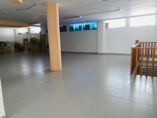 Rent Business premise in Centre. Locura total! alquila o compra este megalocal de 334 m2!