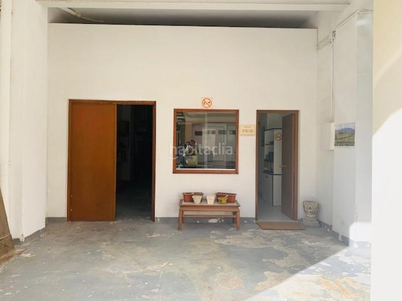 Foto 788a13dd-d275-44a4-957b-f070888e6225. Local comercial local ideal para distribución en L´Espirall Vilafranca del Penedès