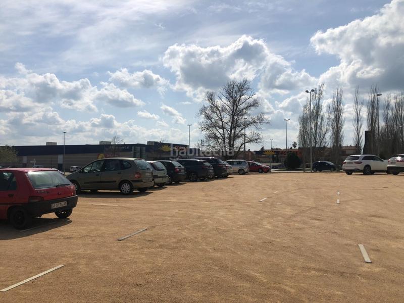 Foto 00b1afb8-b15f-46a8-b760-8d89598cb195. Edificio solar o edificio para reformar o construir en Figueres