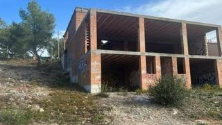 Chalet in Canyelles. Autopromoción en las palmeras! estructura para acabar.