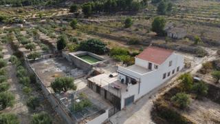 Casa a Castalla. Casa con terreno y huerto en castalla
