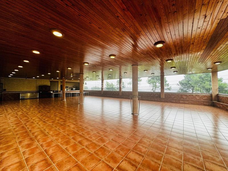 Foto b8573607-db82-4946-b9fe-befd9065049e. Edificio in Mediona