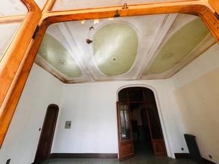 Lloguer Local Comercial a Barri del Centre. Edificio modernista en terrassa