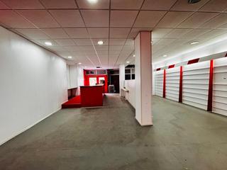 Lloguer Local Comercial a Centrevila. Local o despacho en calle olérdola moli de vent. policia naciona