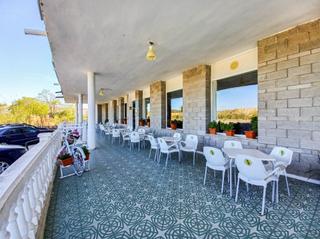Edifici a Móra la Nova. Oportunidad de inversión en hotel con potencial multifuncional