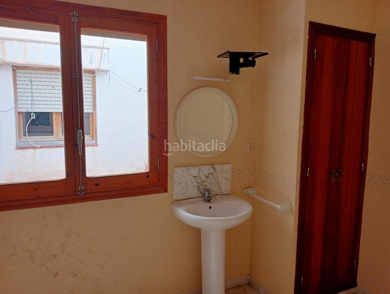 Foto 5ccbdcc5-38cd-44a6-b4a6-888fc304fb12. Edificio  hostal en Alcanar