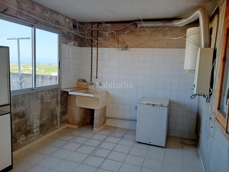 Foto d1dc70be-4d91-4728-a20d-4cfe0a3f54f3. Edificio  hostal en Alcanar