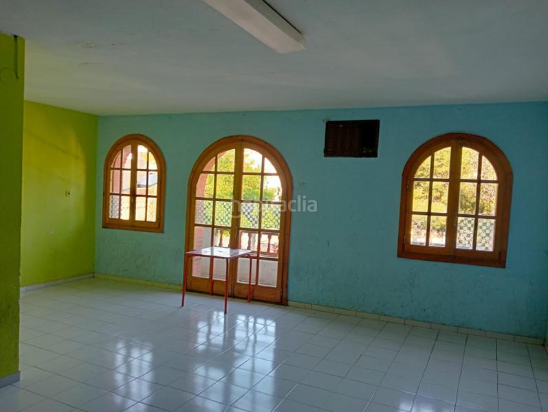 Foto f263f877-1ce6-4ab0-ae2d-e34daedafc21. Edificio  hostal en Alcanar