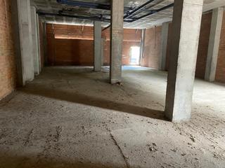 Geschäftsraum in La Girada. Local 90 m2 obra nueva en rambla girada