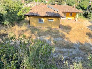 House in Torrelles de Foix. Chalet con gran terreno en torrelles