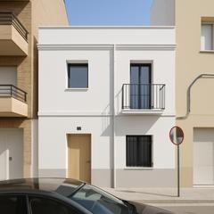 Casa a Creu de la Mà. Casa ocupada en figueres