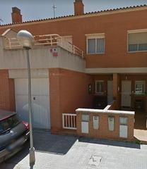 Xalet  Calle miralpeix. Casa ocupada en pira