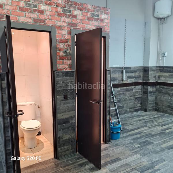 Foto f3c9740e-7aa5-45dc-8a95-79dd82cc5010. Local comercial a Els Merinals Sabadell