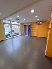 Business premise in Cervera. Local comercial, tienda y almacén en cervera  gran oportunidad