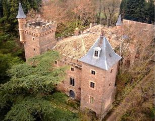 Bauernhof in Perafita. Castillo en perefita, cesión de remate