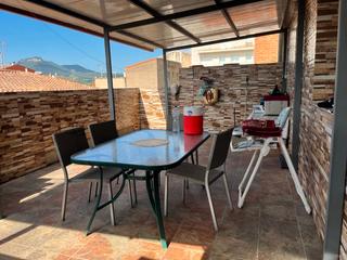 Appartement à Carrer sant bartomeu 16. Primero con terraza, tres habitaciones 108 m