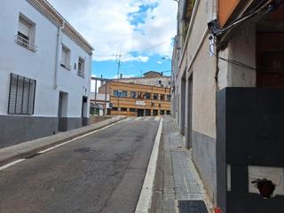 Local Comercial en Carrer montserrat 9. Pequeño local de 21 mts para coche, en planta baja con persiana