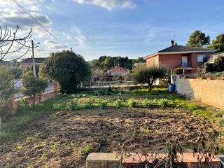 Terreny residencial  Carrer lleida. Parcela con sol y complretamente plana