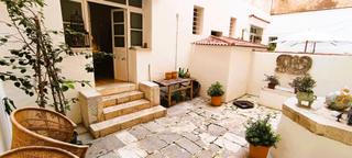Location Rez-de-chaussée à La Seu. Se alquila dos  planta baja con patio en la calatrava