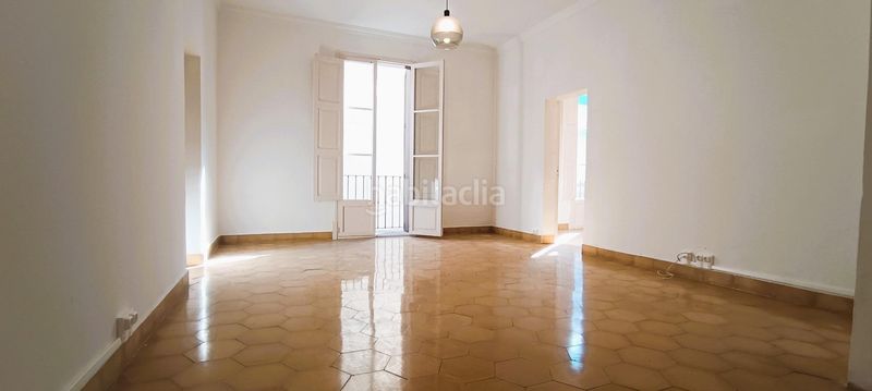 Foto af2c473d-21ea-4a17-addc-5a279e58f448. Alquiler piso se alquila vivienda con historia, luz y carácter en el corazón de palma en Palma de Mallorca