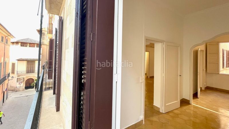 Foto eaa0bd39-685b-4aa8-871b-f25fbae1b579. Alquiler piso se alquila vivienda con historia, luz y carácter en el corazón de palma en Palma de Mallorca